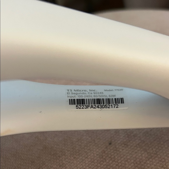 T3 Lucea 1.5” White Hair Straightener - Picture 3 of 7